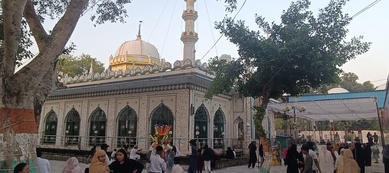 अल्लाह व रसूल की मुहब्बत सभ्य समाज का निर्माण करती है : मुफ्ती सुल्तान रजा,  इस्लाम तौहीद व इंसानियत की शिक्षा देता है : मुफ्ती मुनव्वर ,  पैग़ंबरे इस्लाम ने दिया अमन का पैग़ाम : कारी अफजल ,  हज़रत मुबारक खां शहीद रहमतुल्लाह अलैह का तीन दिवसीय उर्स-ए-पाक शुरू