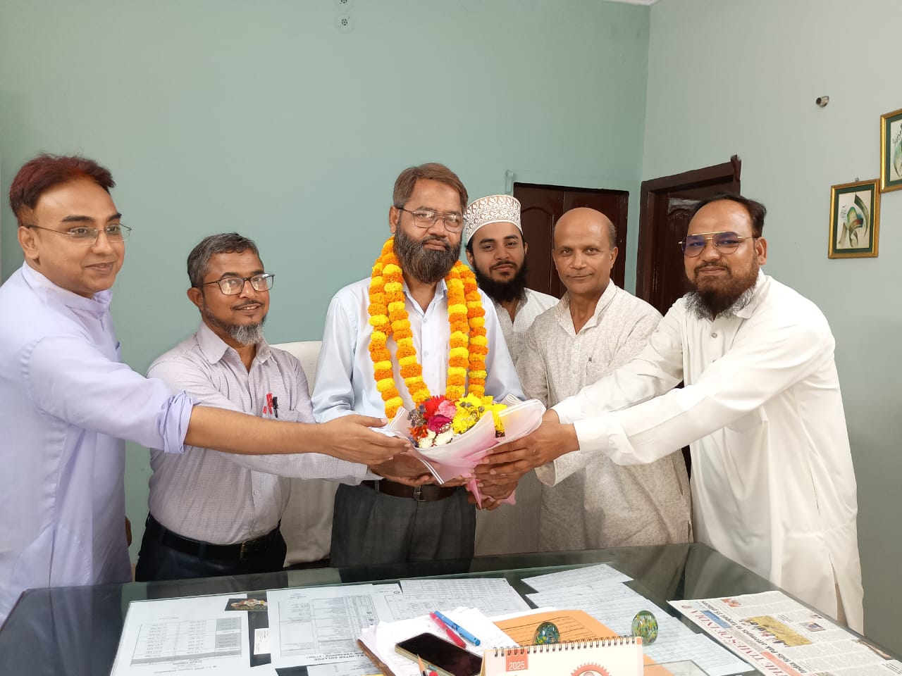 एमएसआई कॉलेज का प्रधानाचार्य बनने पर मुख्तार अहमद का फूल मालाओं से स्वागत
